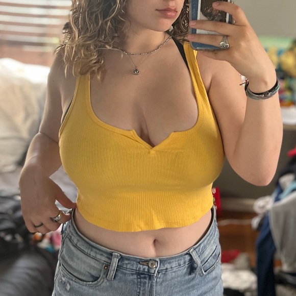 Yellow crop top - Picture 1 of 3